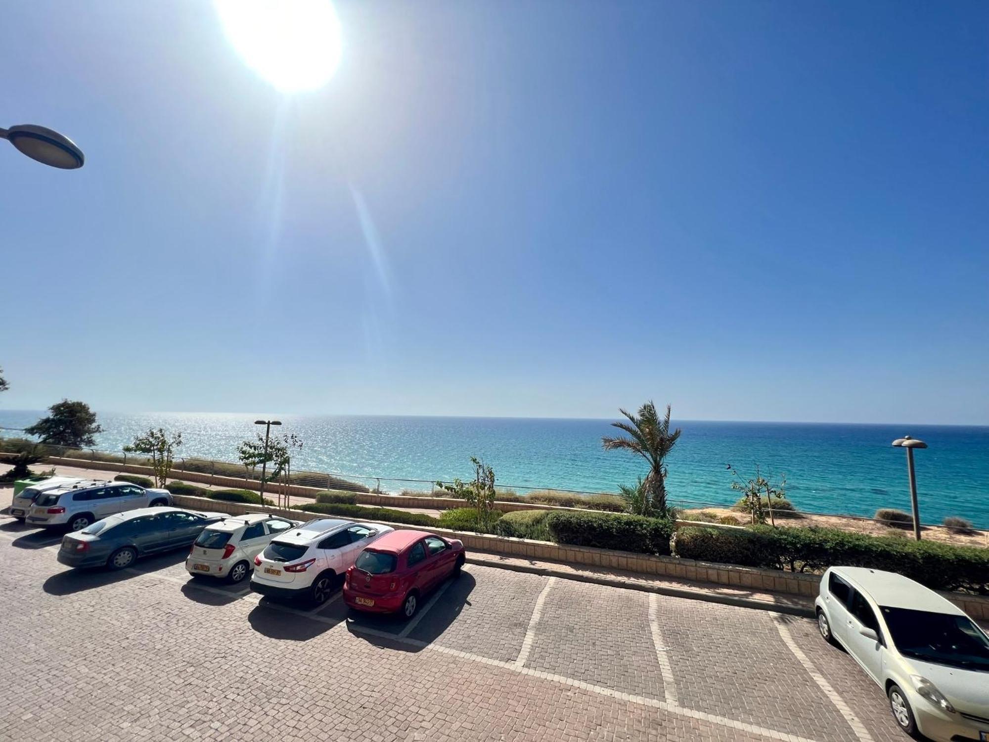 The Symphony Of The Breeze Apartment Netanya Bagian luar foto